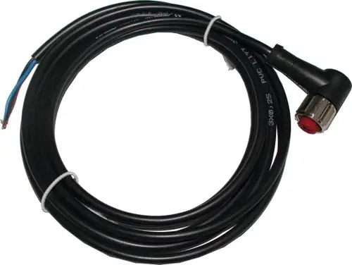 Drehbarer Stecker mit dreipoligem Kabel, möglicherweise für einen Durchflusssensor. Kabel weist markierte Isolierung auf, geeignet für Anwendungen der Marke Wolf.